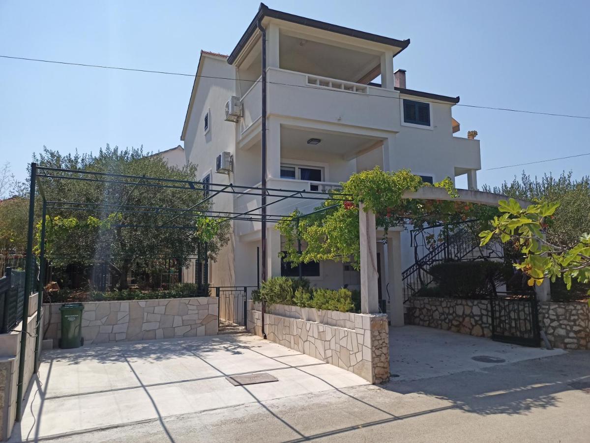Apartments Romarin Супетар Экстерьер фото