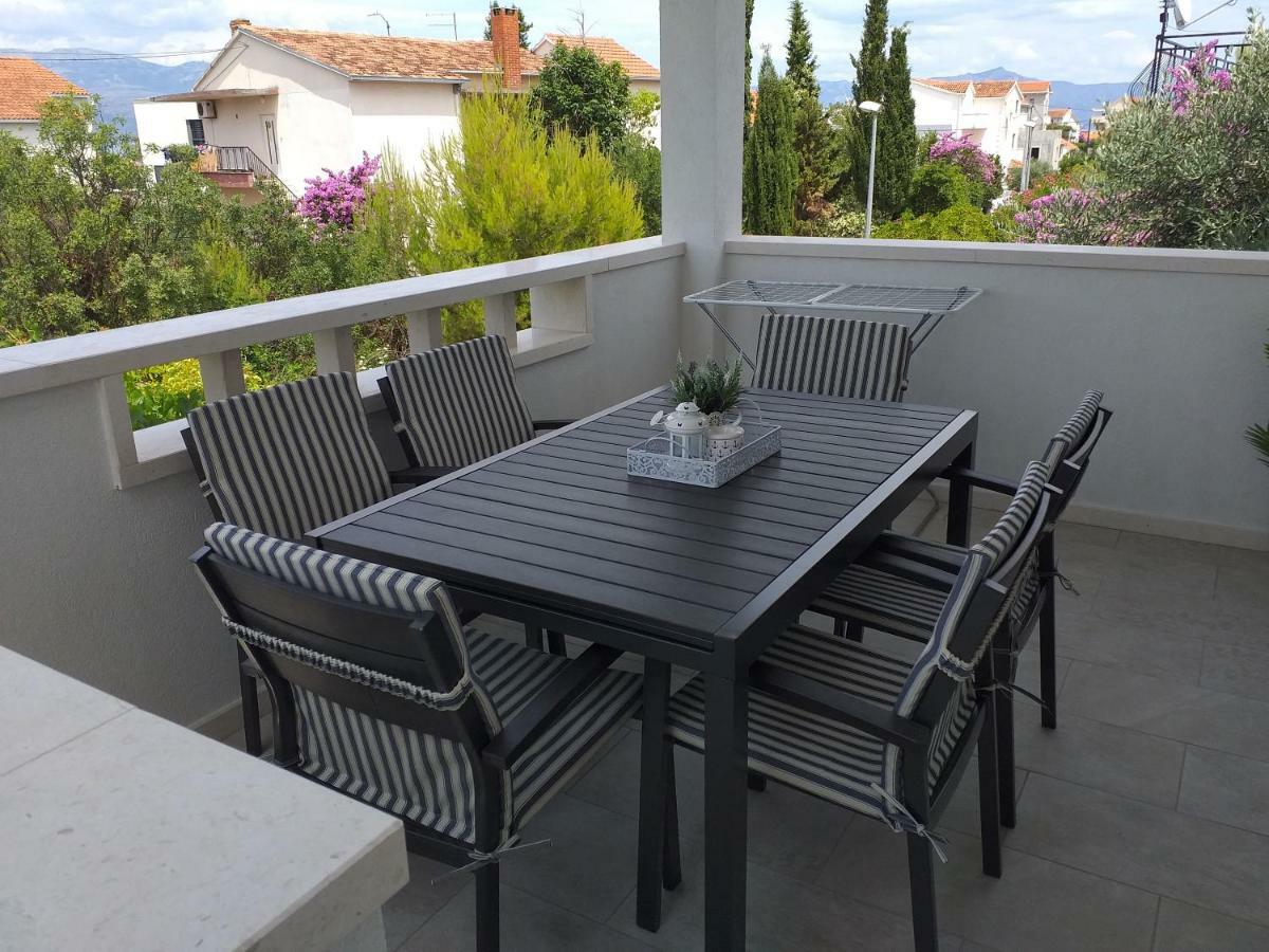 Apartments Romarin Супетар Экстерьер фото